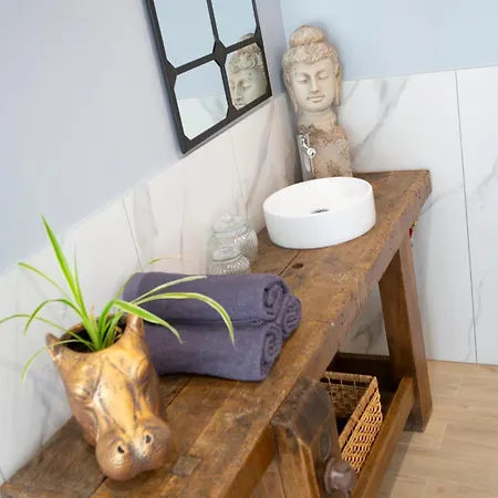 Le Repaire De Melusine - De Charme Et 3*